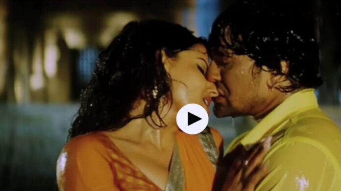 Nirahua and Madhu Sharma Romance Viral Video